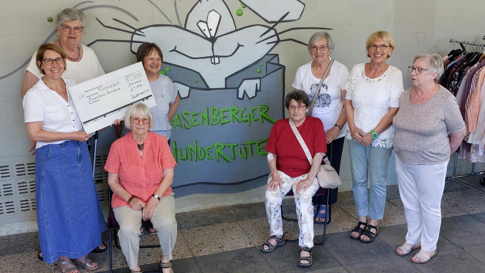 Spendenübergabe in der Wundertüte