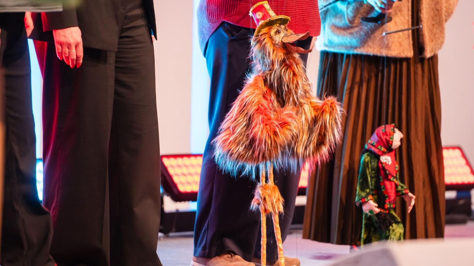 selbstgebaute-marionette-lebensfäden - foto martin karski